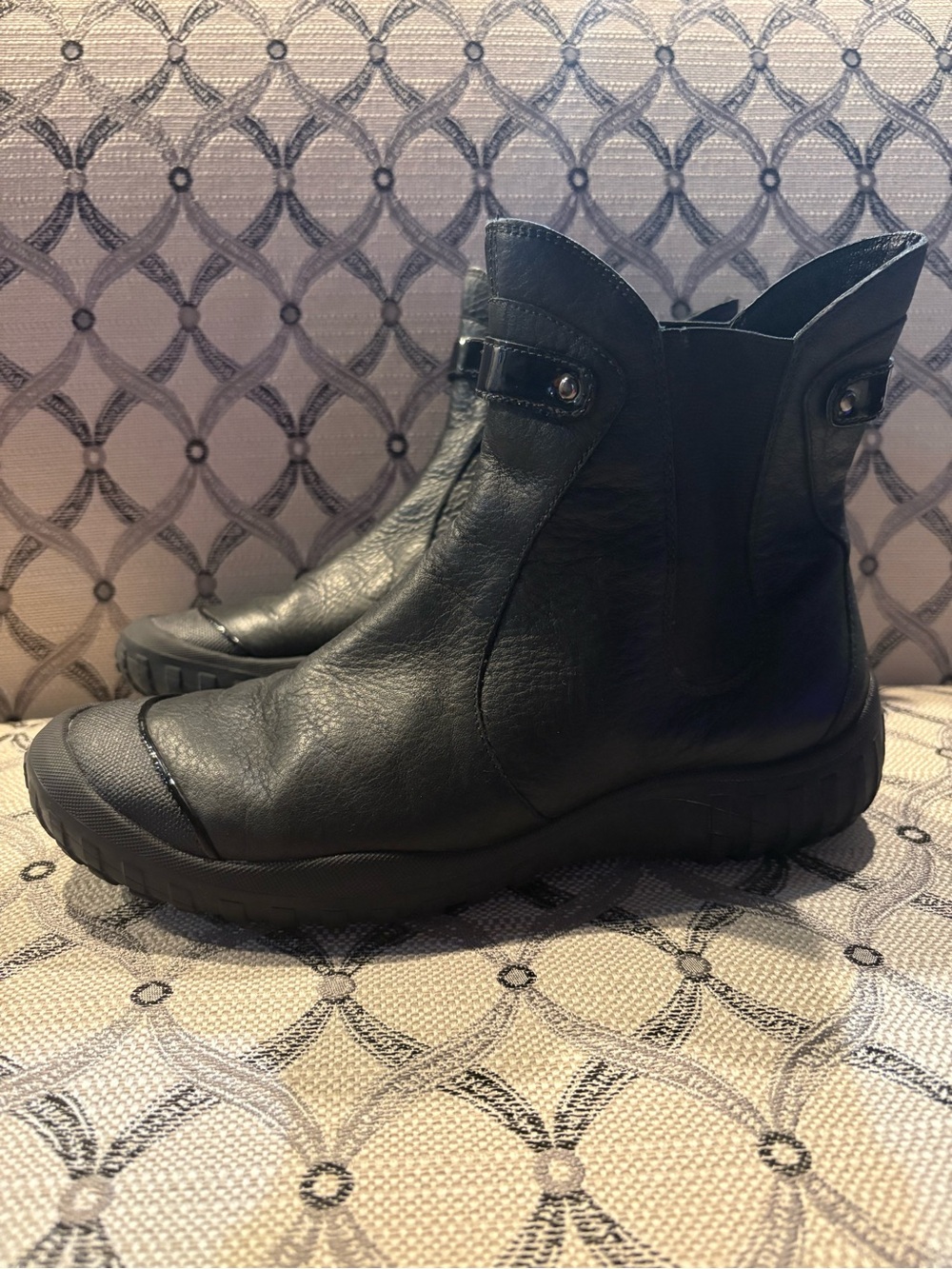 cole haan womens size 8.5 shoes black leather slip on comfort chelsea boots